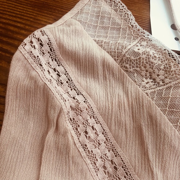 Cute pink top - Picture 2 of 6